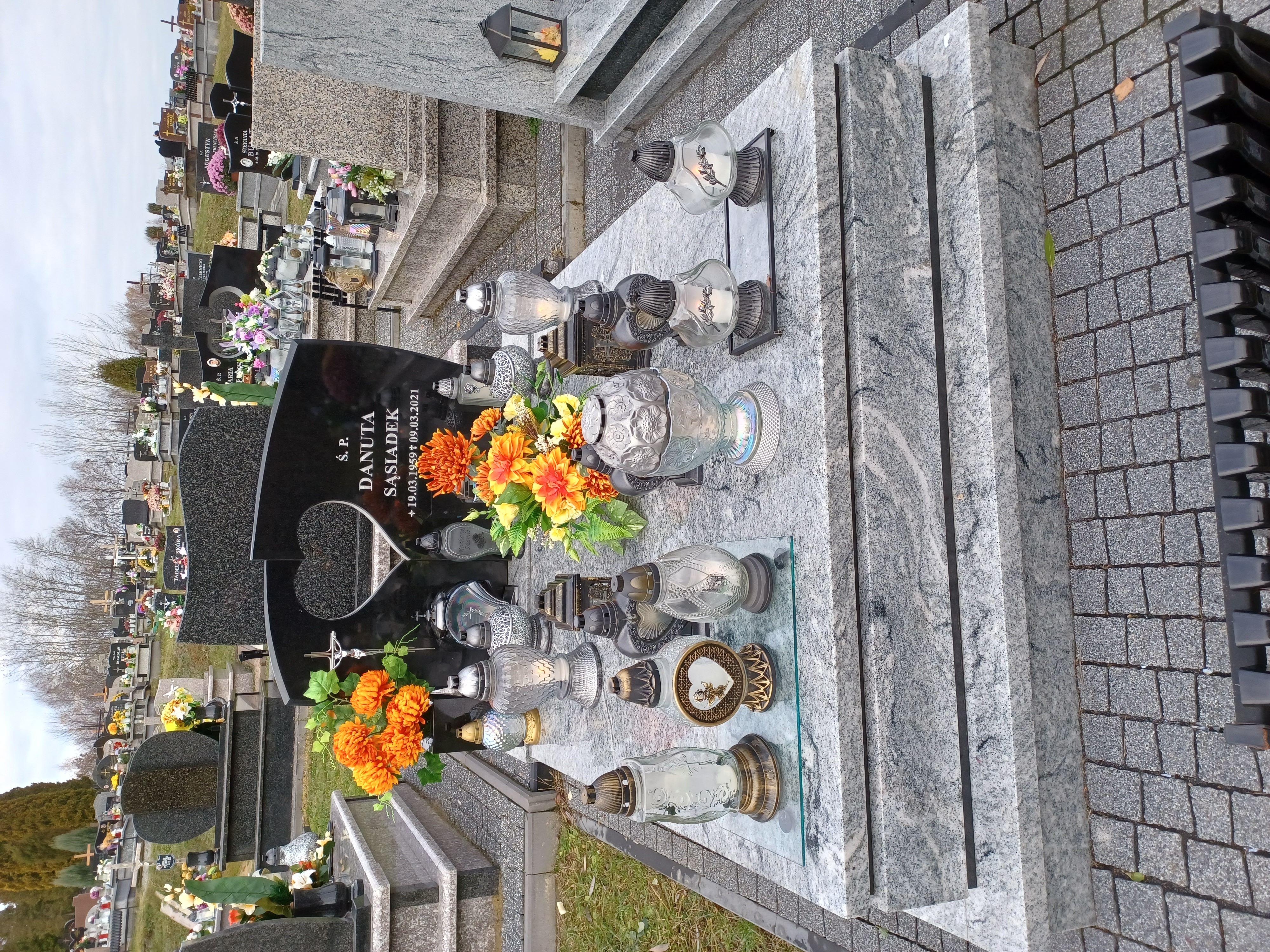 Grób Karolina Sąsiadek