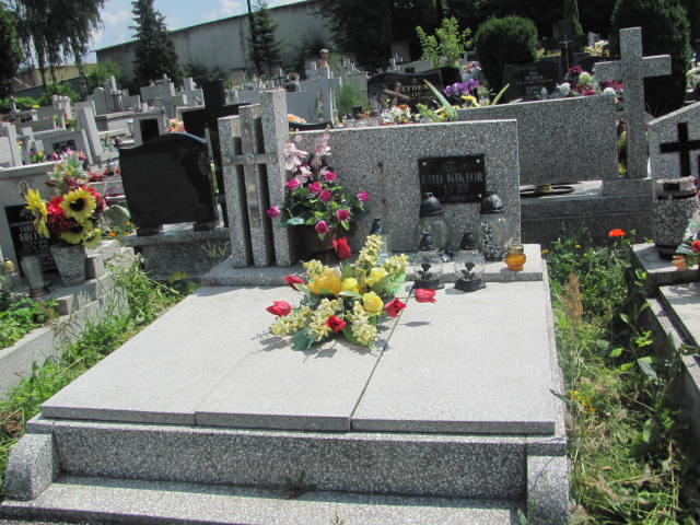 Irena Wiktor 1930 Dębica - Grobonet - Wyszukiwarka osób pochowanych